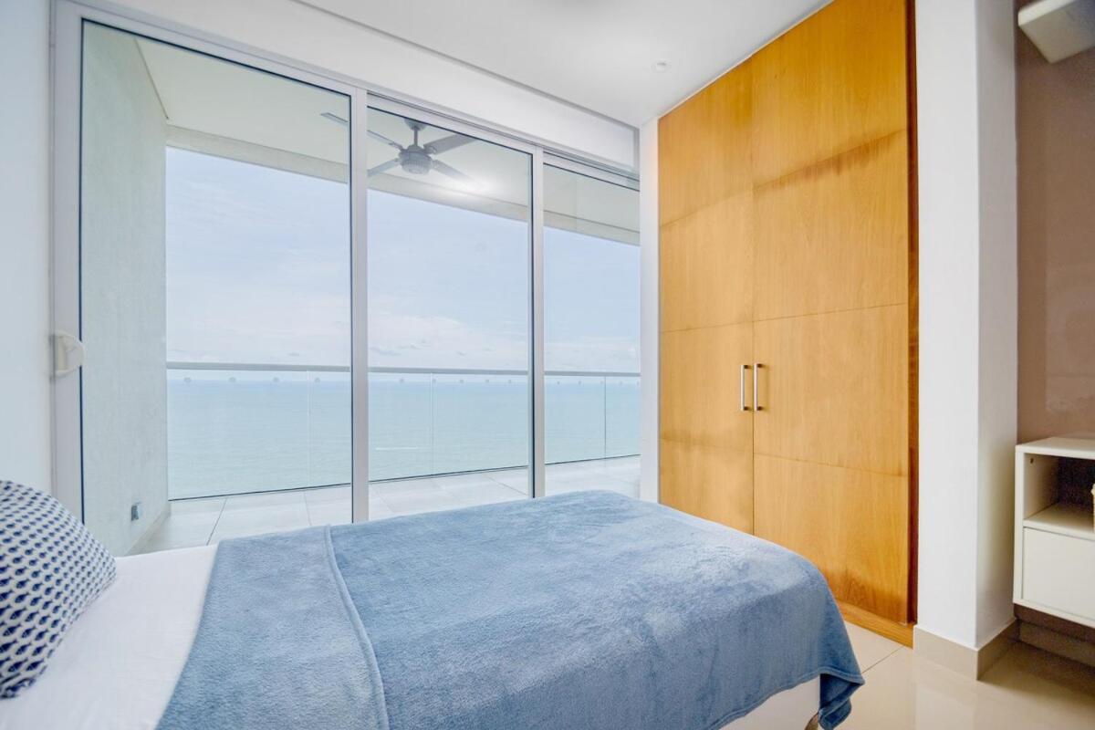 Apartment Luxury Sea Front Ac Wifi Pool At