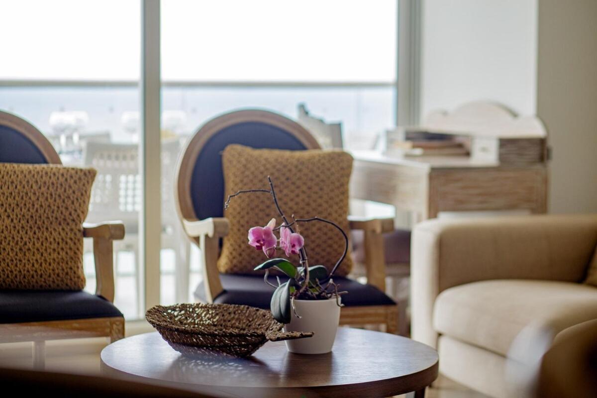 Luxury Sea Front Ac Wifi Pool At